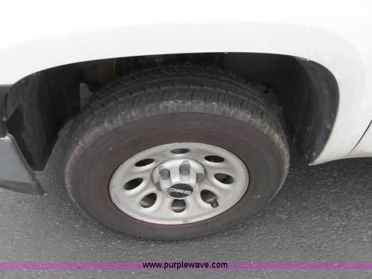 image for item R9327 2009 GMC Sierra 1500 pickup truck