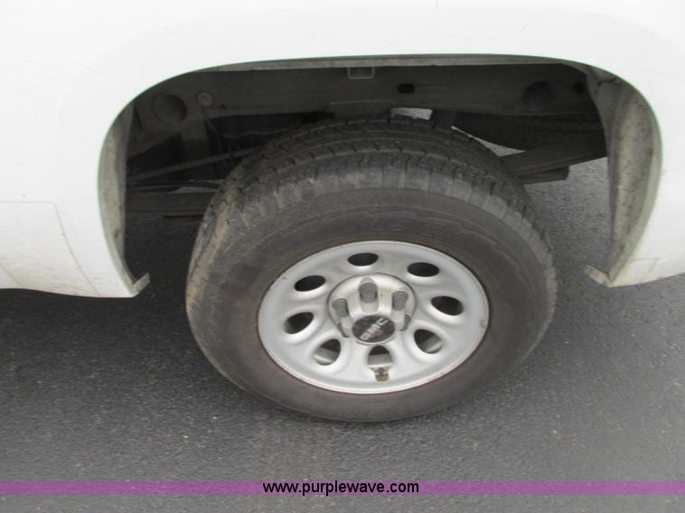 image for item R9327 2009 GMC Sierra 1500 pickup truck