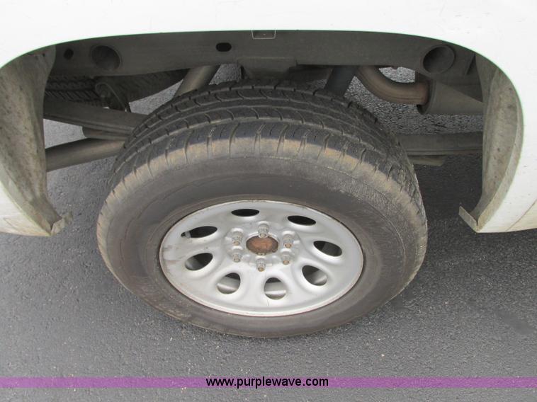 image for item R9327 2009 GMC Sierra 1500 pickup truck