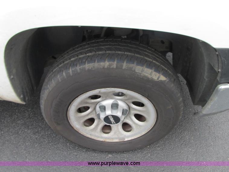 image for item R9327 2009 GMC Sierra 1500 pickup truck