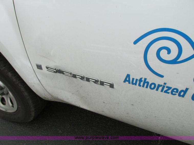 image for item R9327 2009 GMC Sierra 1500 pickup truck