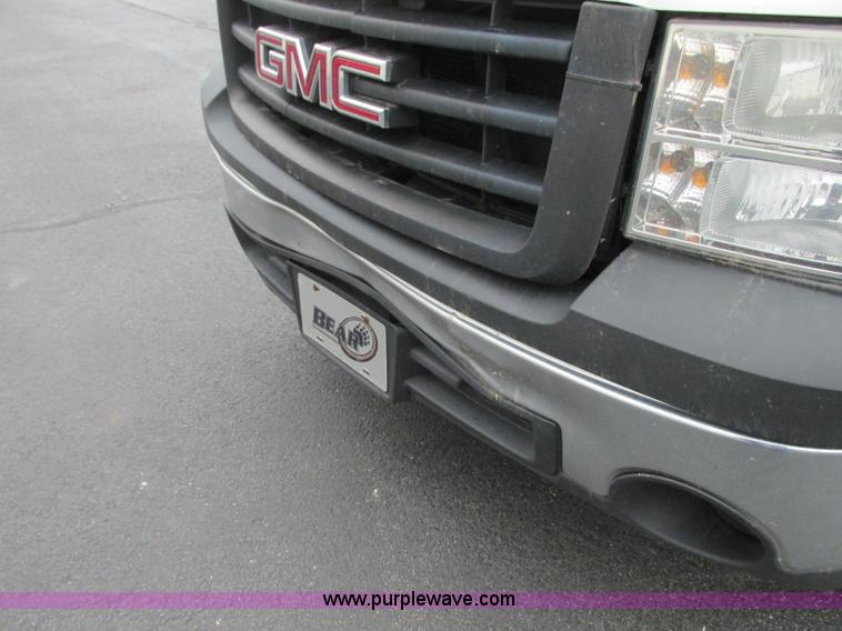image for item R9327 2009 GMC Sierra 1500 pickup truck