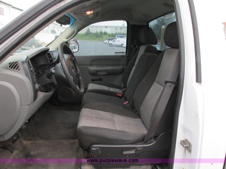 image for item R9327 2009 GMC Sierra 1500 pickup truck