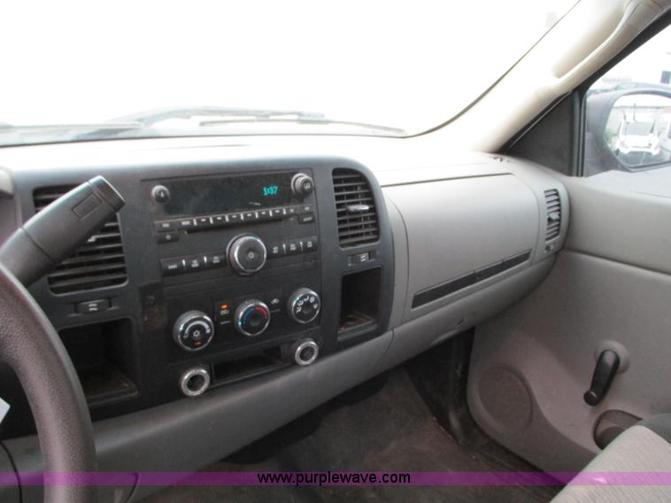 image for item R9327 2009 GMC Sierra 1500 pickup truck