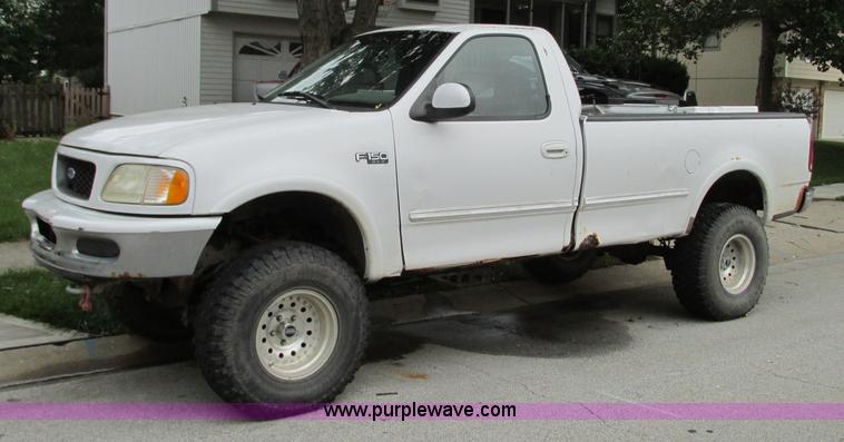 image for item R9333 1997 Ford F150 pickup truck