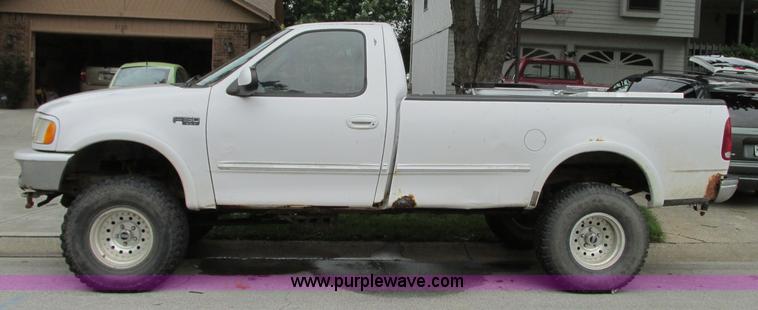 image for item R9333 1997 Ford F150 pickup truck