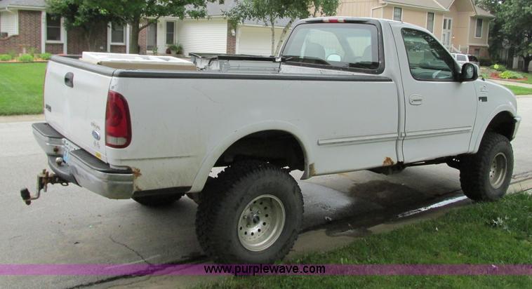 image for item R9333 1997 Ford F150 pickup truck