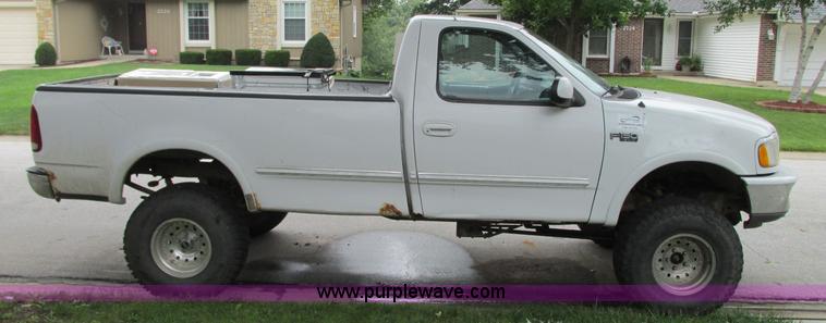 image for item R9333 1997 Ford F150 pickup truck