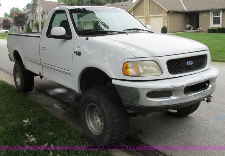 image for item R9333 1997 Ford F150 pickup truck