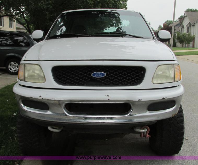 image for item R9333 1997 Ford F150 pickup truck