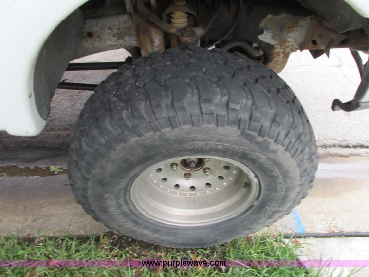 image for item R9333 1997 Ford F150 pickup truck