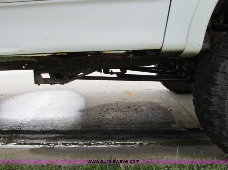 image for item R9333 1997 Ford F150 pickup truck