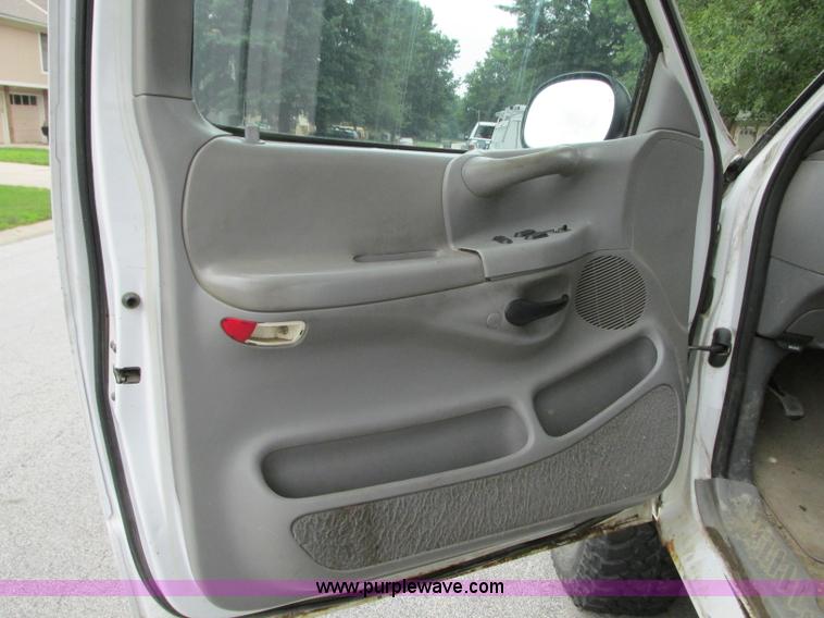 image for item R9333 1997 Ford F150 pickup truck