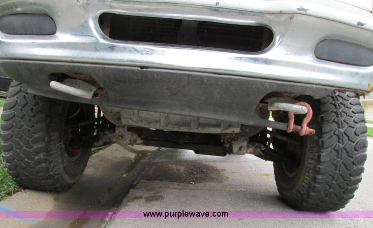 image for item R9333 1997 Ford F150 pickup truck