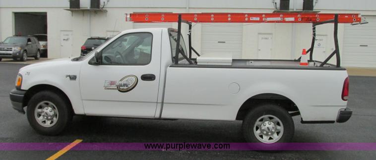image for item R9335 2003 Ford F150 XL pickup truck