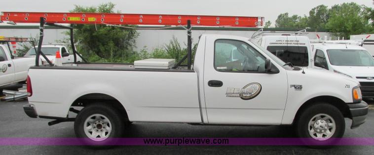 image for item R9335 2003 Ford F150 XL pickup truck