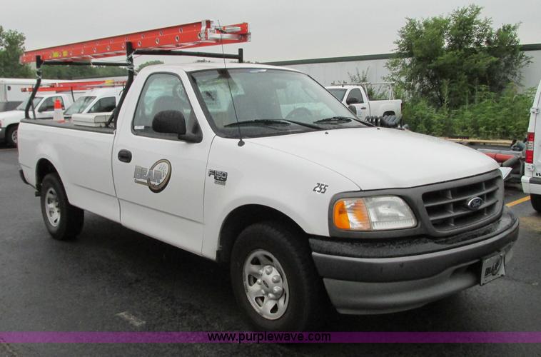 image for item R9335 2003 Ford F150 XL pickup truck