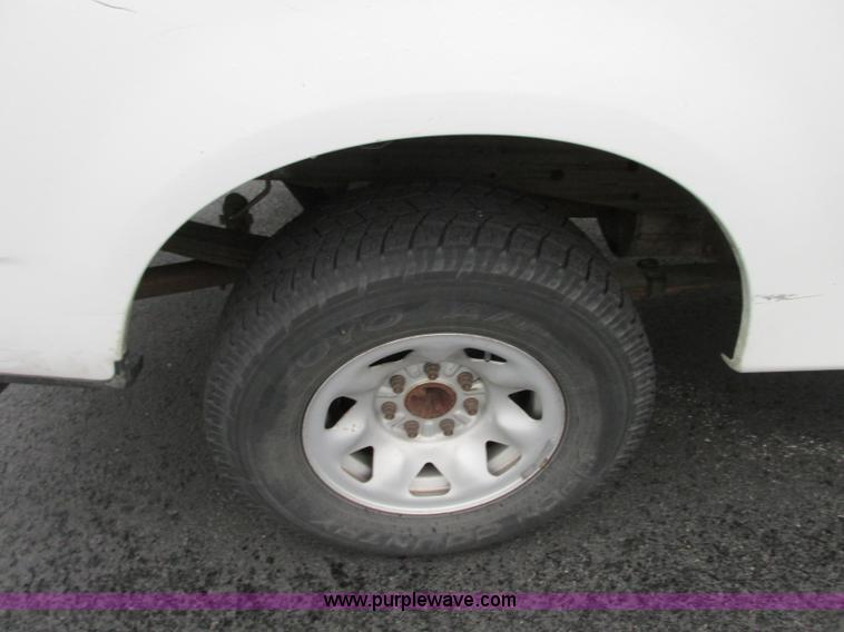 image for item R9335 2003 Ford F150 XL pickup truck