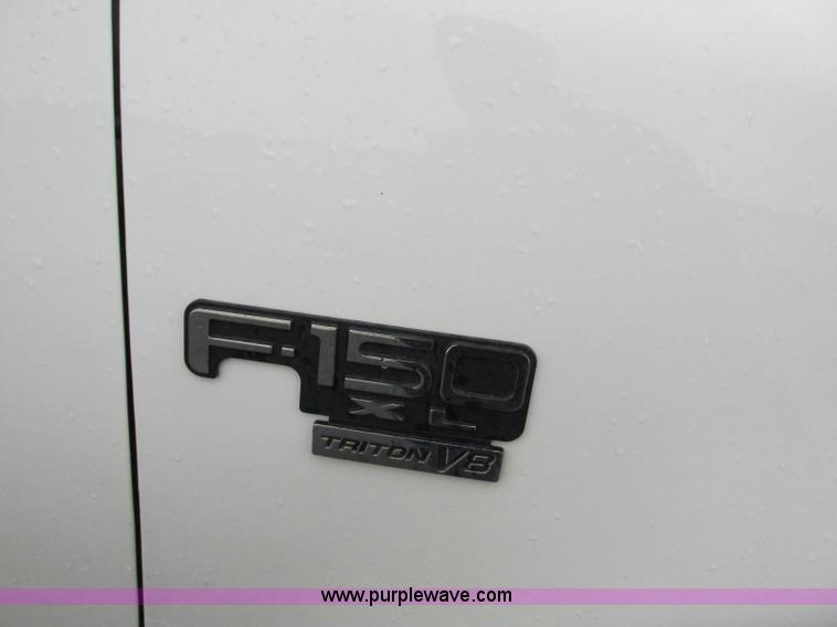 image for item R9335 2003 Ford F150 XL pickup truck