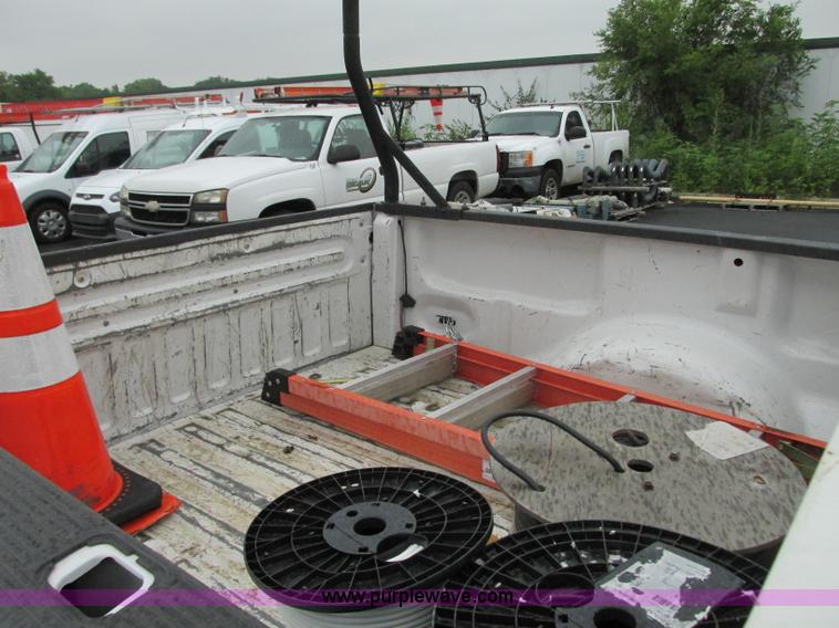 image for item R9335 2003 Ford F150 XL pickup truck