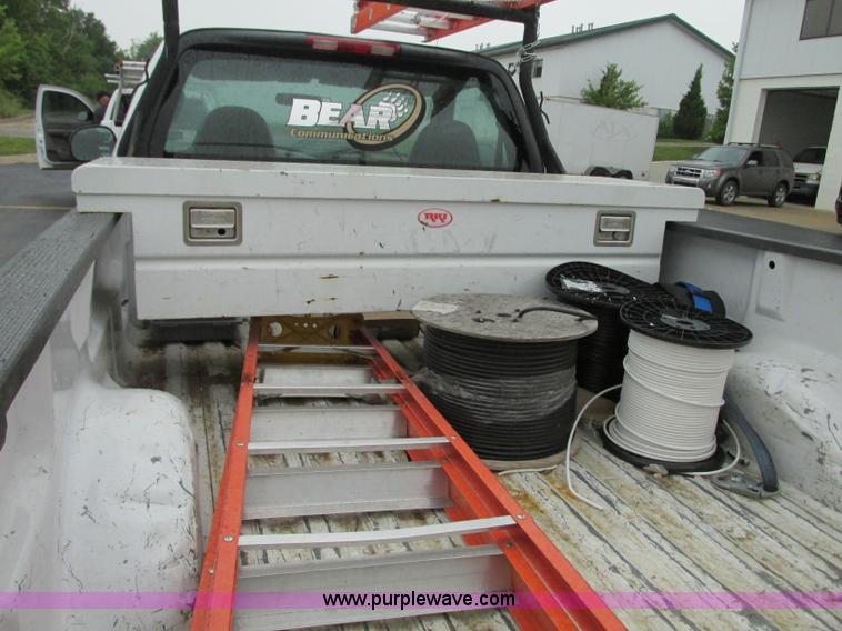 image for item R9335 2003 Ford F150 XL pickup truck