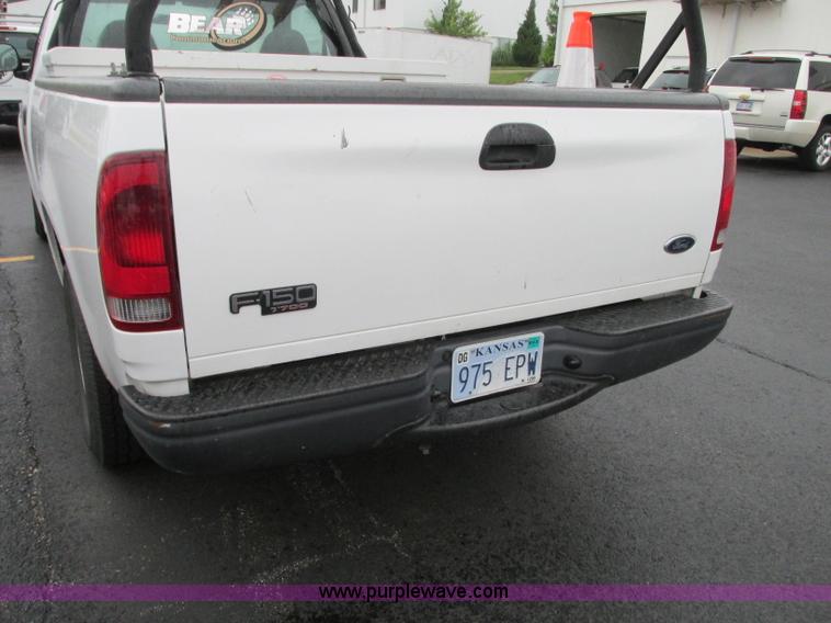 image for item R9335 2003 Ford F150 XL pickup truck