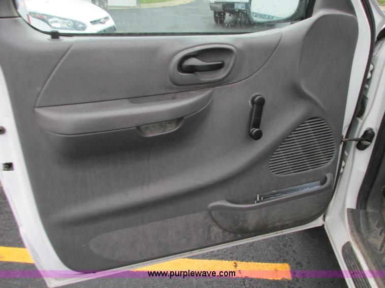 image for item R9335 2003 Ford F150 XL pickup truck