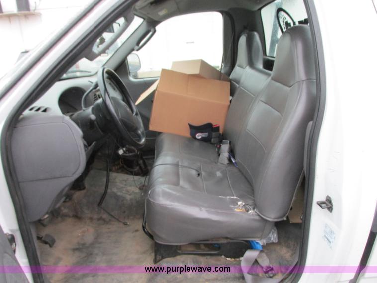 image for item R9335 2003 Ford F150 XL pickup truck