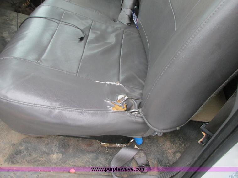 image for item R9335 2003 Ford F150 XL pickup truck