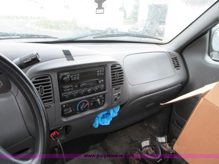 image for item R9335 2003 Ford F150 XL pickup truck