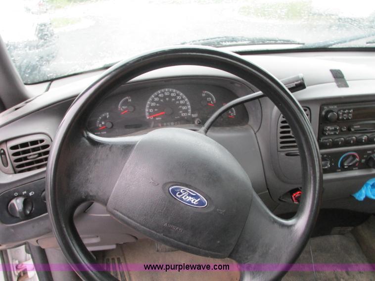 image for item R9335 2003 Ford F150 XL pickup truck