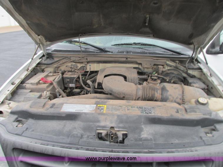 image for item R9335 2003 Ford F150 XL pickup truck