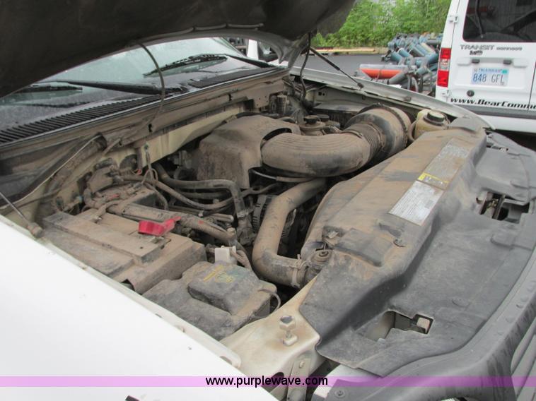 image for item R9335 2003 Ford F150 XL pickup truck