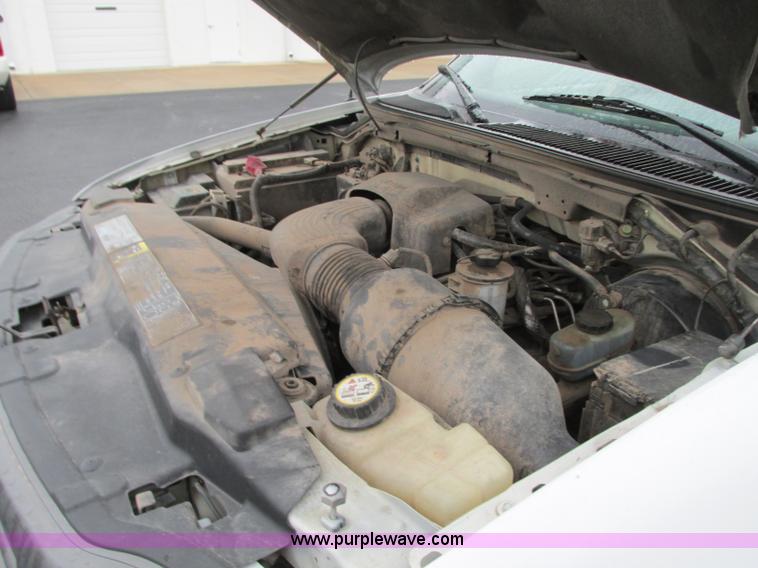 image for item R9335 2003 Ford F150 XL pickup truck