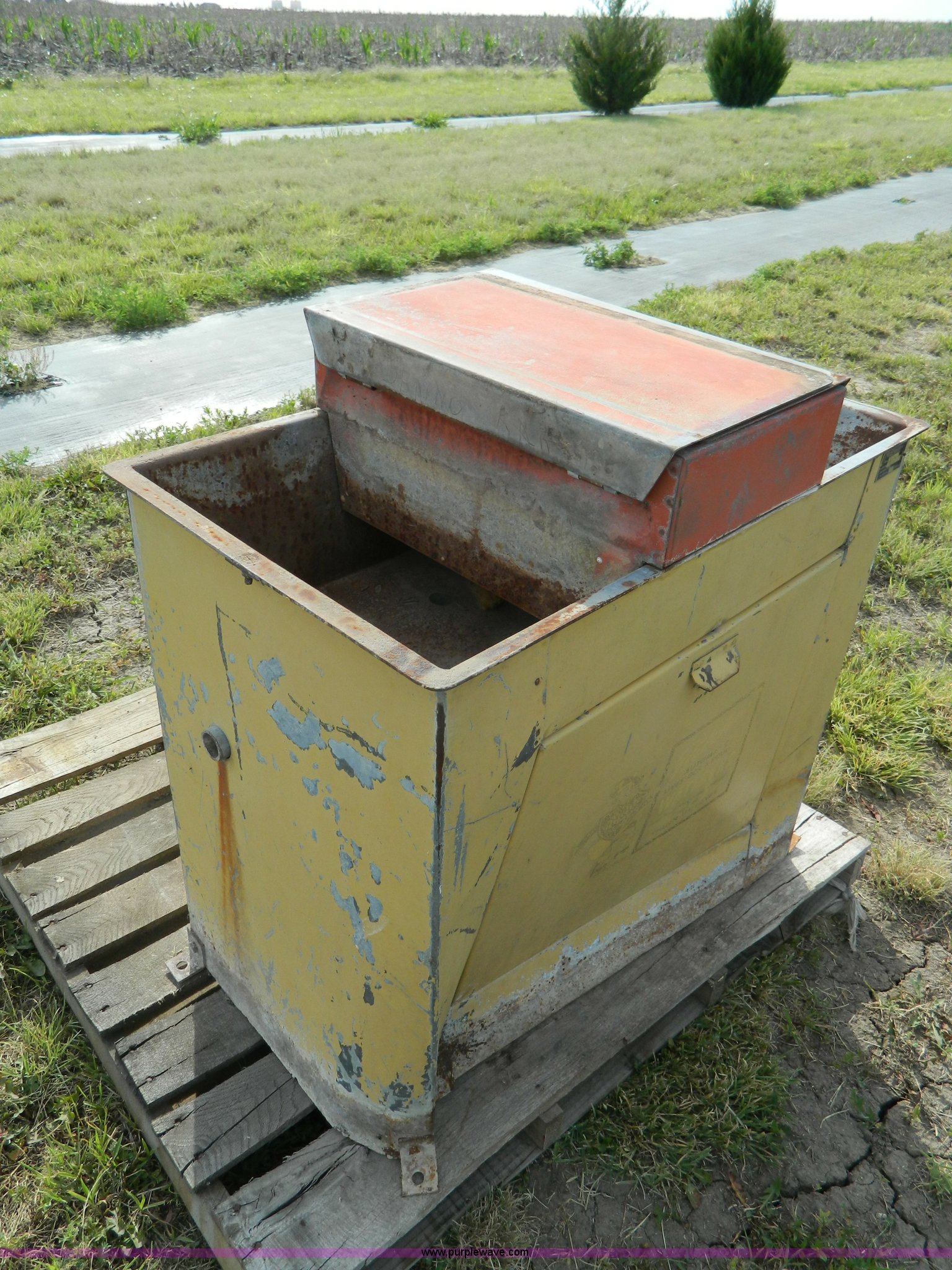 Ritchie double fountain livestock waterer in Hays, KS Item BJ9155