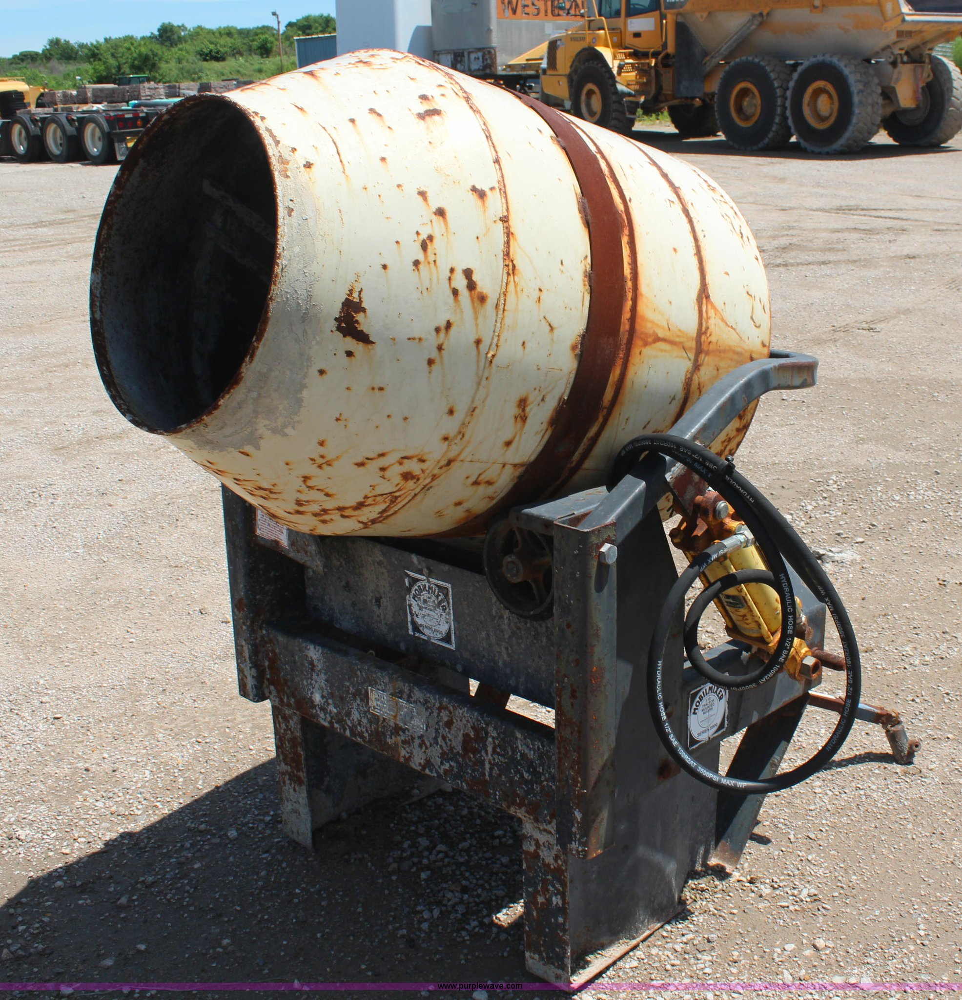 Mobilmixer Series 8900 cement mixer in Topeka, KS Item BO9307 sold