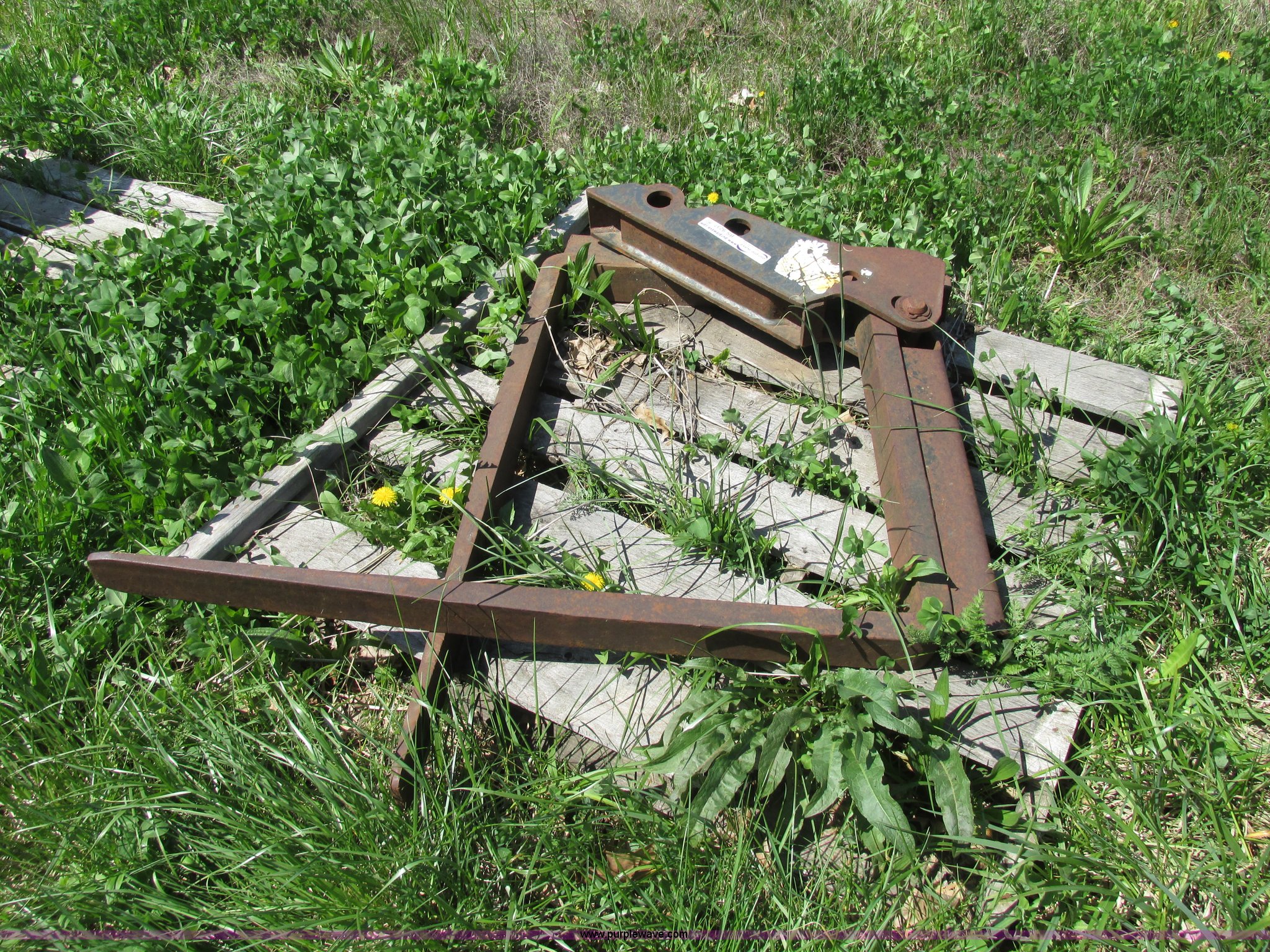 (2) JCB backhoe forks in Wright City, MO Item BS9237 sold Purple Wave