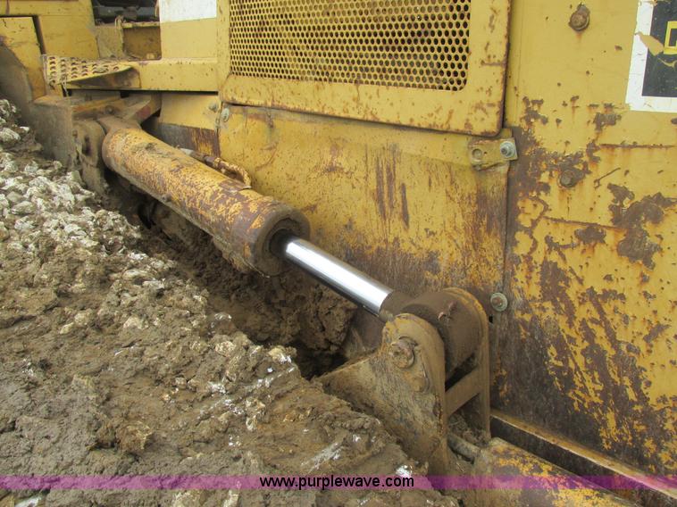 image for item BS9138 1987 Caterpillar D5H dozer