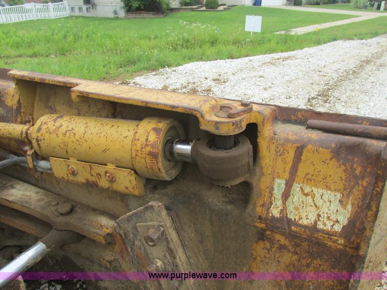 image for item BS9138 1987 Caterpillar D5H dozer