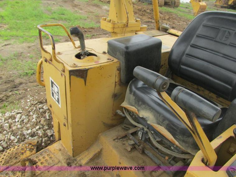 image for item BS9138 1987 Caterpillar D5H dozer