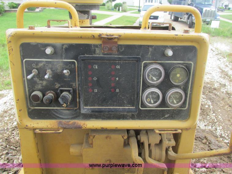 image for item BS9138 1987 Caterpillar D5H dozer