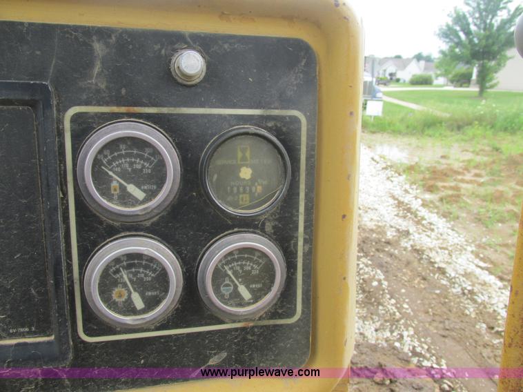 image for item BS9138 1987 Caterpillar D5H dozer