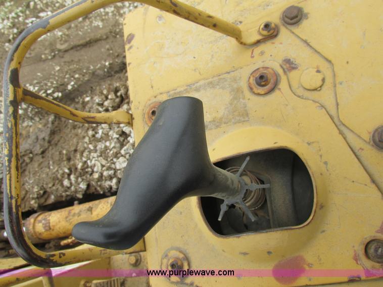 image for item BS9138 1987 Caterpillar D5H dozer