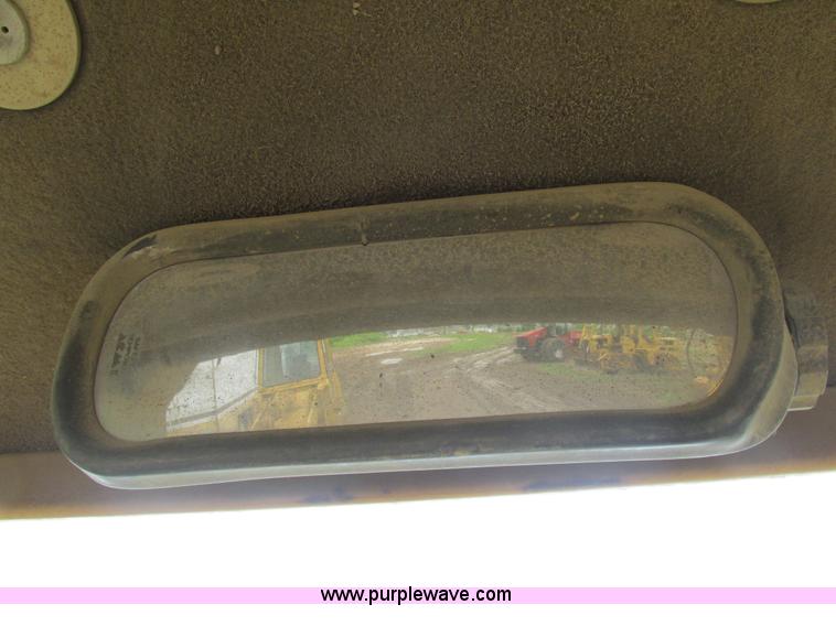 image for item BS9138 1987 Caterpillar D5H dozer