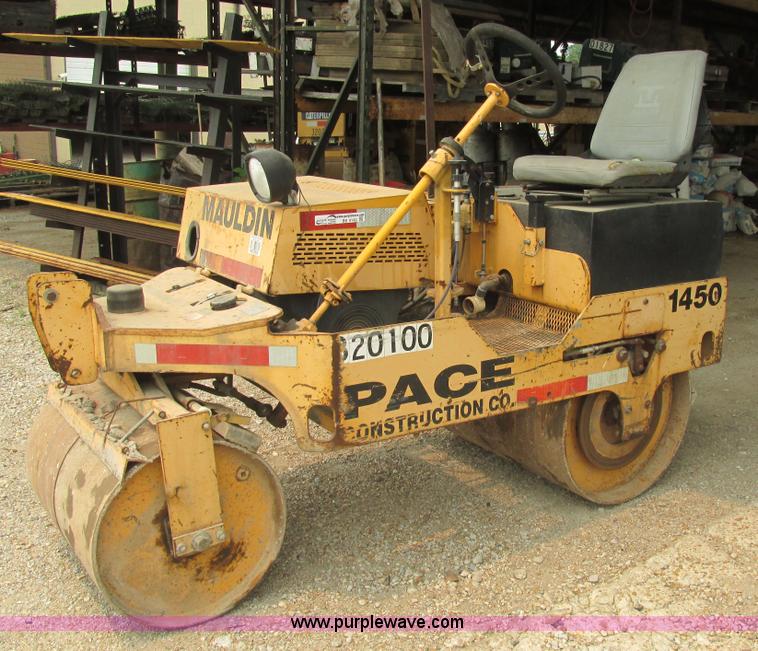 image for item BS9142 2004 Mauldin 1450 vibratory double drum roller