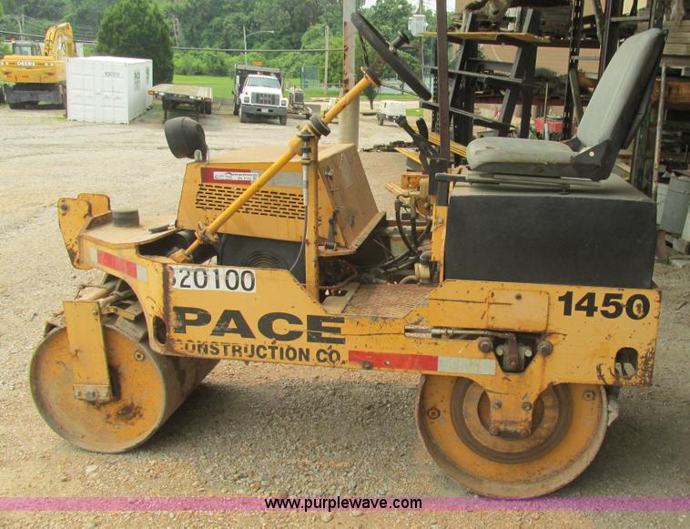 image for item BS9142 2004 Mauldin 1450 vibratory double drum roller