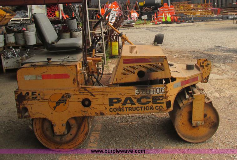 image for item BS9142 2004 Mauldin 1450 vibratory double drum roller