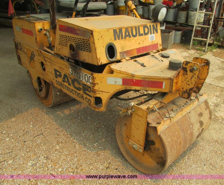 image for item BS9142 2004 Mauldin 1450 vibratory double drum roller