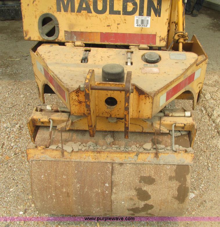 image for item BS9142 2004 Mauldin 1450 vibratory double drum roller