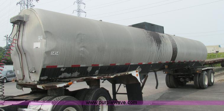 image for item BS9144 1967 Heil tank trailer